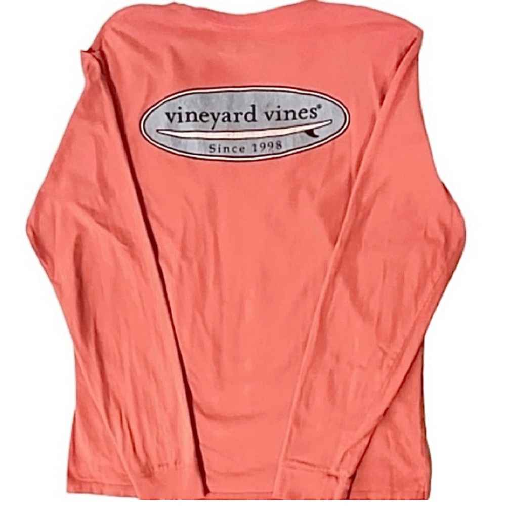 Vineyard Vines- Long Sleeve Surfboard
Graphic Cotton Shirt in Salmon Pink